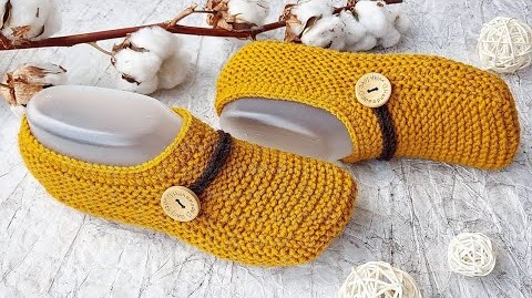 Knit Simple Button Slippers