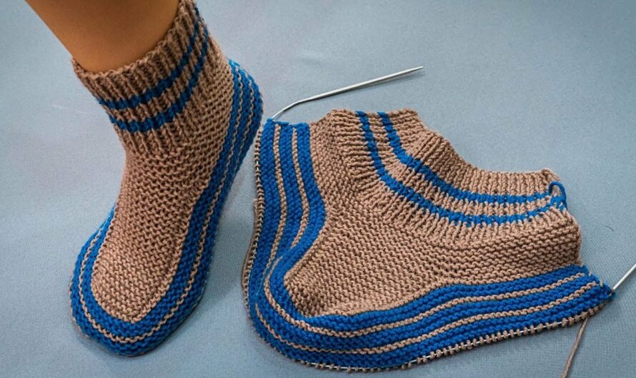 🧶 Simple Seamless Slippers Knitted Flat or in the Round