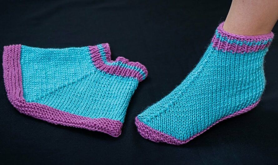Simple knitted slippers with one swatch – a detailed tutorial!