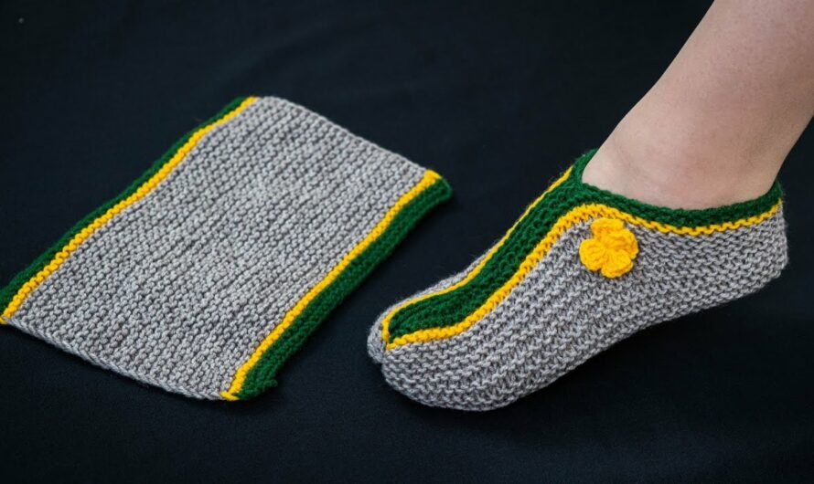 How to Make Simple Slippers with One Swatch